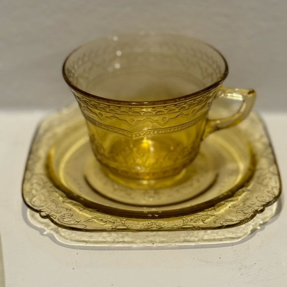 Vintage 1930s Patrician Spoke Amber Federal Glass Cups w/Plates (Selling as set) - Picture 8 of 12